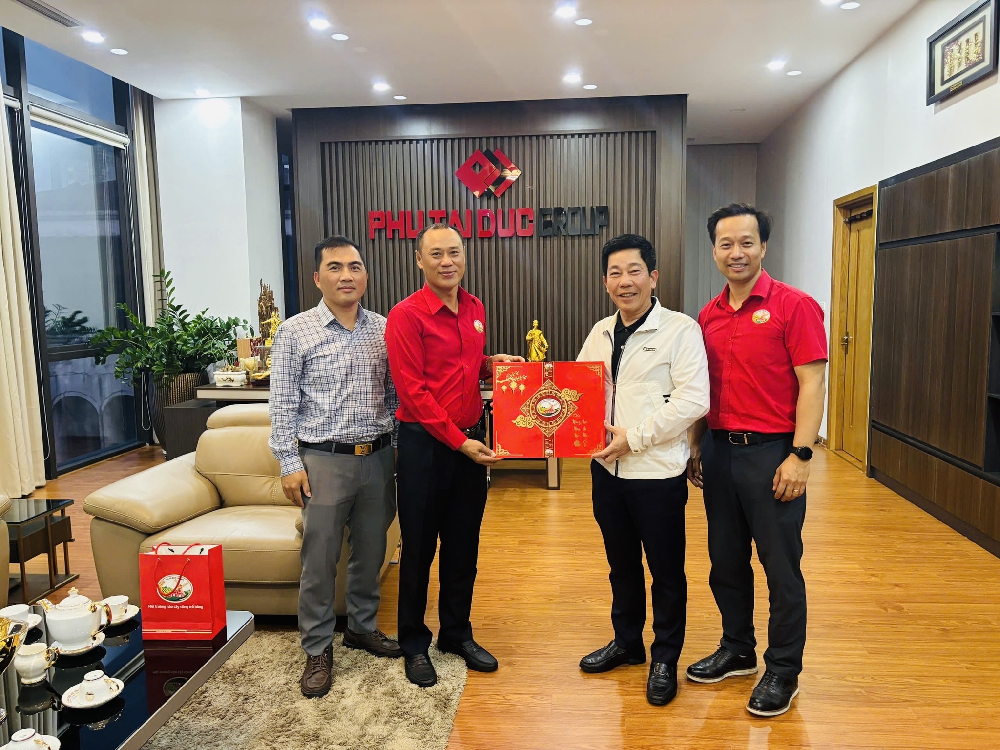 PHÂN BÓN HÀ LAN PHỐI HỢP CÙNG CÔNG TY CP VẬT TƯ NÔNG NGHIỆP HÀ TĨNH CHÚC TẾT HỆ THỐNG ĐẠI LÝ TRÊN ĐỊA BÀN TỈNH